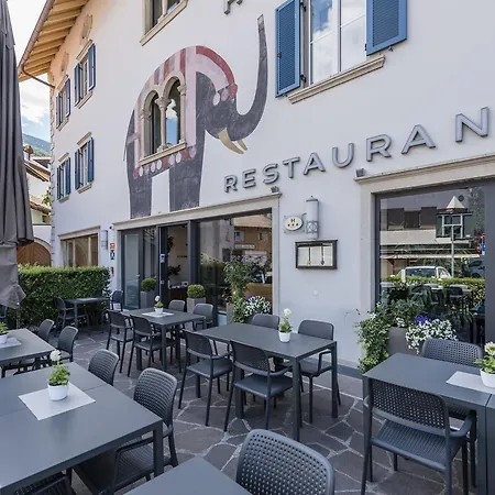 Hotel Elefant Ora / Auer