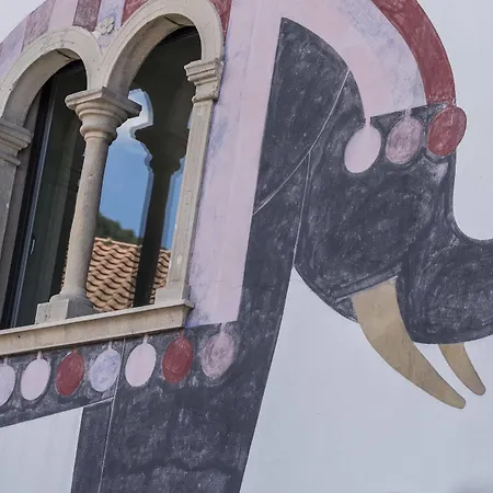 Hotel Elefant Ora / Auer